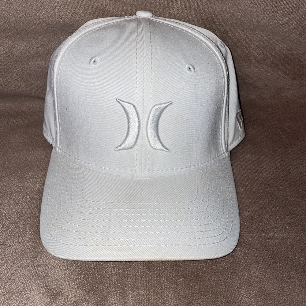 Hurley hat-white